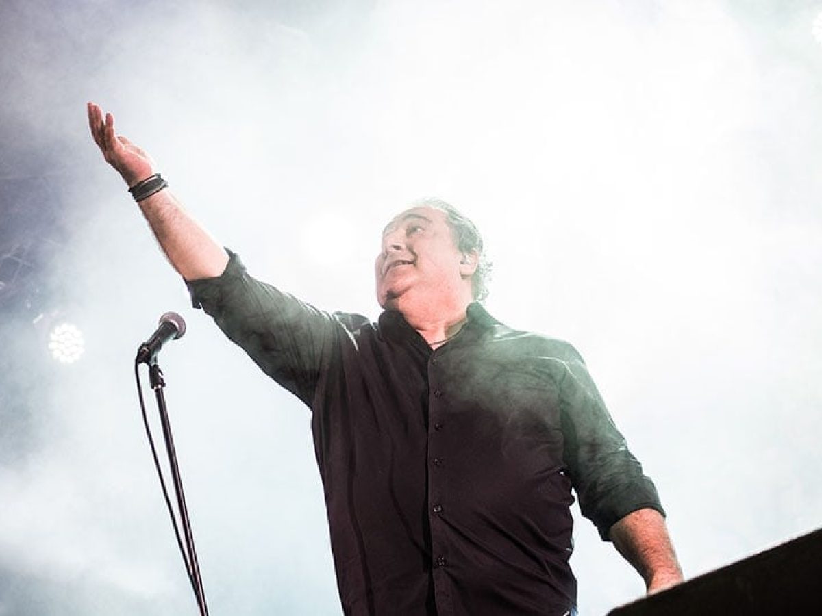 Βασίλης Καρράς – Η εξομολόγηση του αδελφού του, Δαμιανού Κεσογλίδη: «Δεν μπορώ να ακούσω τα τραγούδια του»