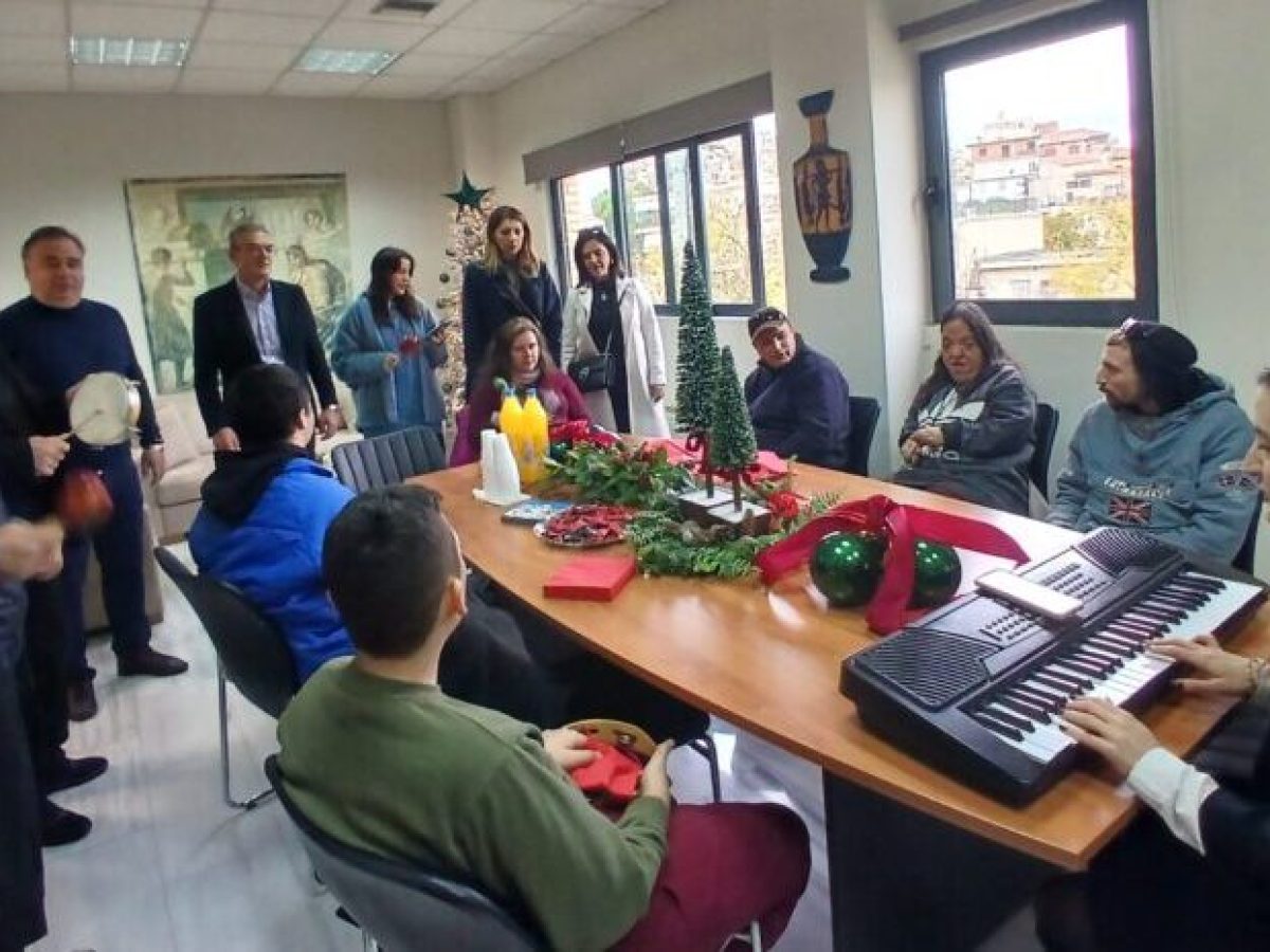Βοιωτία: Κάλαντα μετά μουσικής από το ΕΕΕΕΚ Λουτουφίου