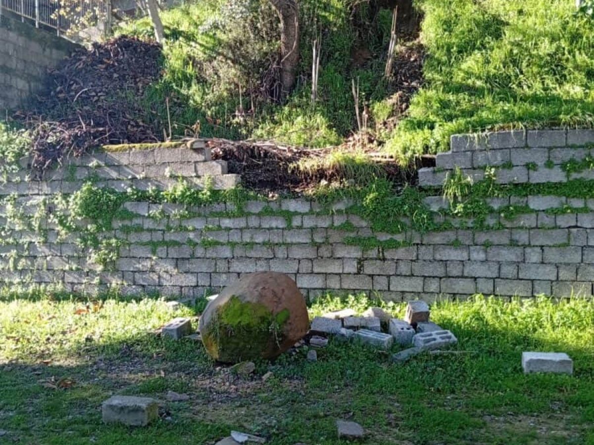 Βράχος  έπεσε στο προαύλιο του δημοτικού Άνω Κερασόβου-Άμεση παρέμβαση του δήμου