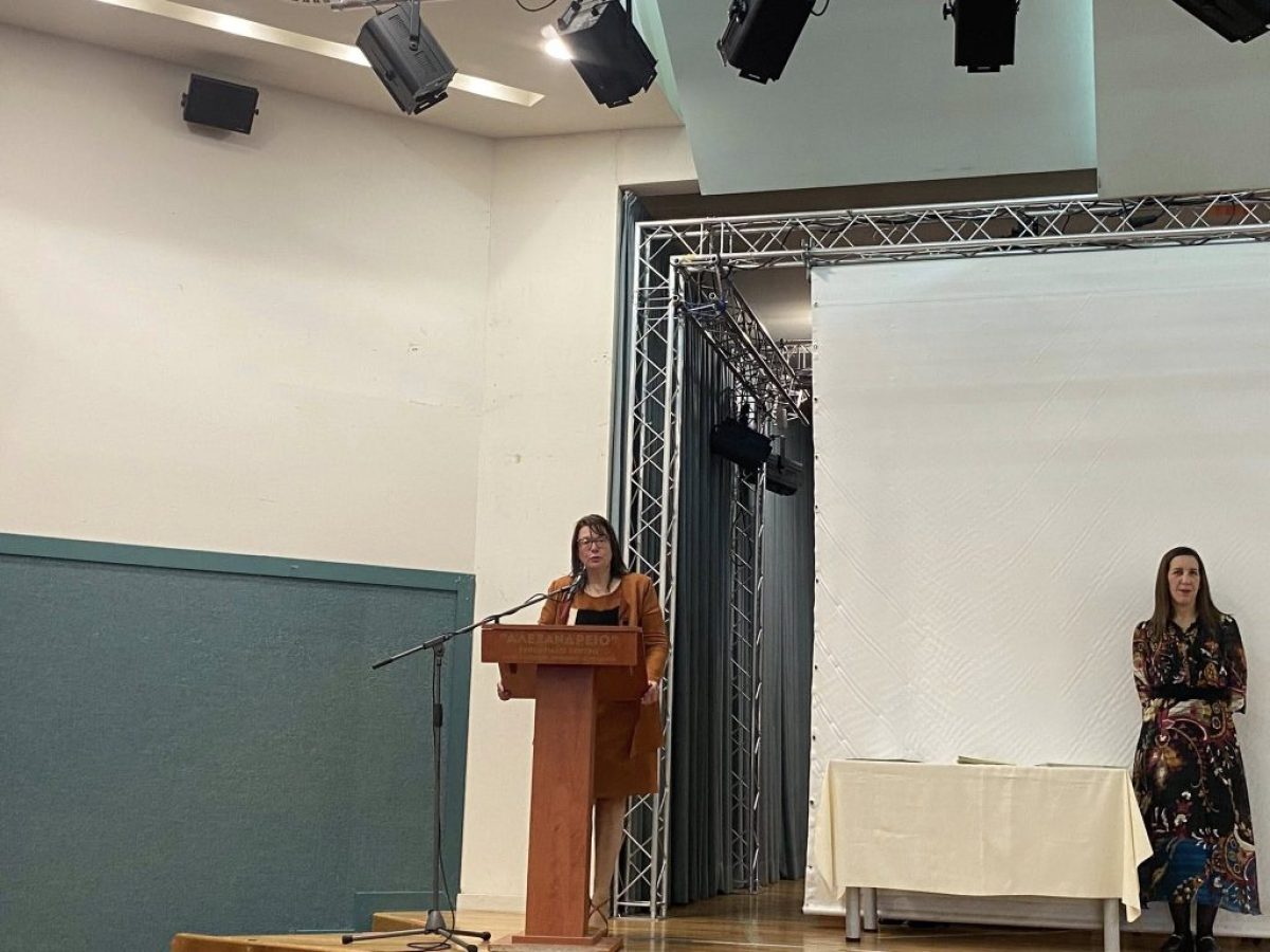 Βράβευση αριστούχων μαθητών Γυμνασίου και Λυκείου Λουτρακίου από το Νικολοπούλειο Ίδρυμα (ΦΩΤΟ)