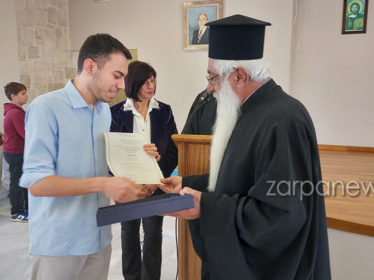 Βραβεύθηκαν οι αριστούχοι φοιτητές ιατρικής από τα Χανιά, στο Χαζίρειο Πολιτιστικό Κέντρο στην Αγία Μαρίνα | Video