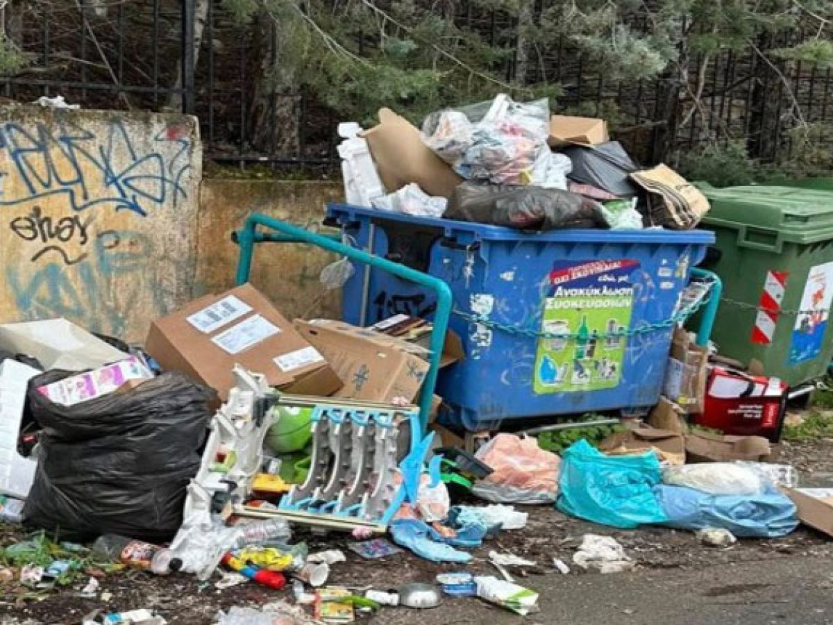 Ξεχείλισαν οι κάδοι των σκουπιδιών, μαζί και η υπομονή των δημοτών