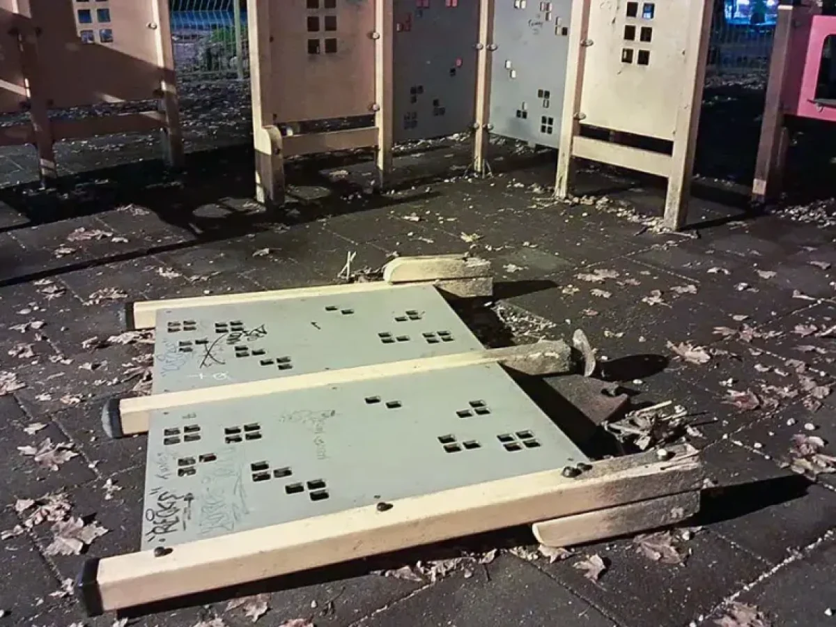 Ζημιές στην παιδική χαρά Τάμπα Τούμπα