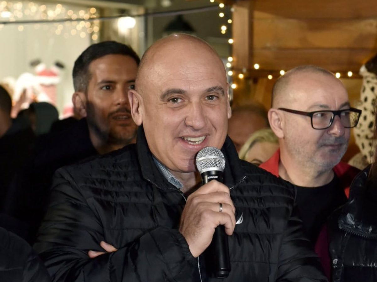 Άναψε το Χριστουγεννιάτικο δέντρο στη Ναύπακτο