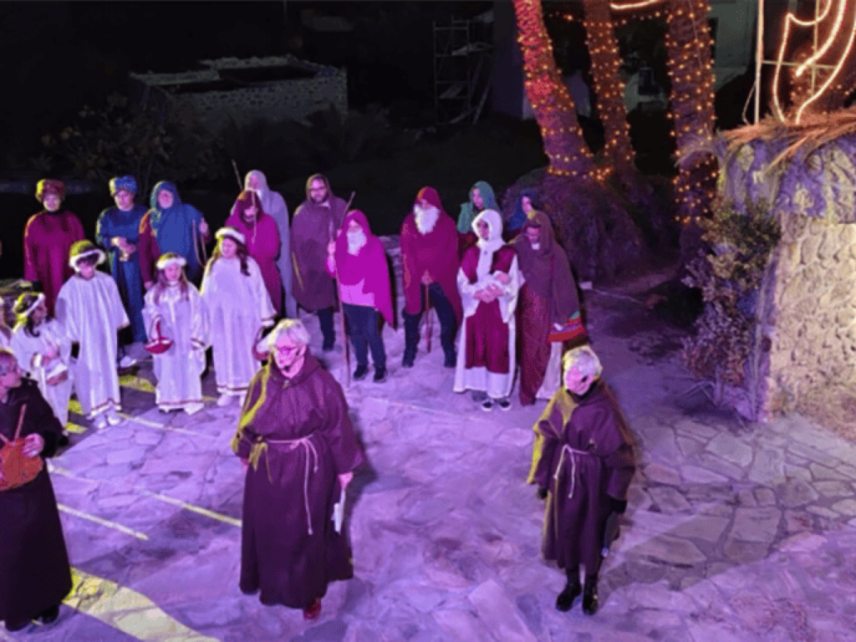 Άνω Μάννα Σύρου: Συγκίνηση στην αναπαράσταση της Φάτνης του Χριστού (video)