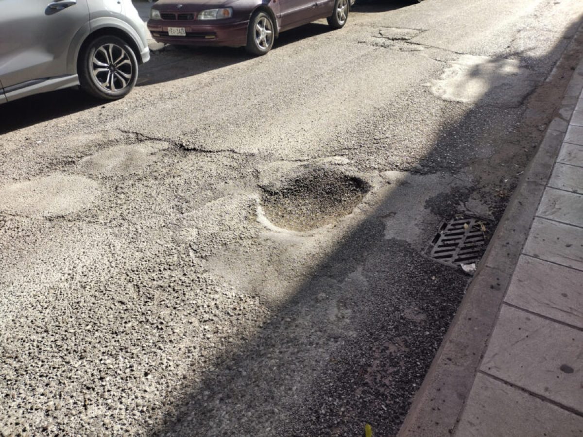 Αγρίνιο: Μια λακκούβα, μα τι λακκούβα στην Αγίου Γεωργίου…τελικά αποκαταστάθηκε