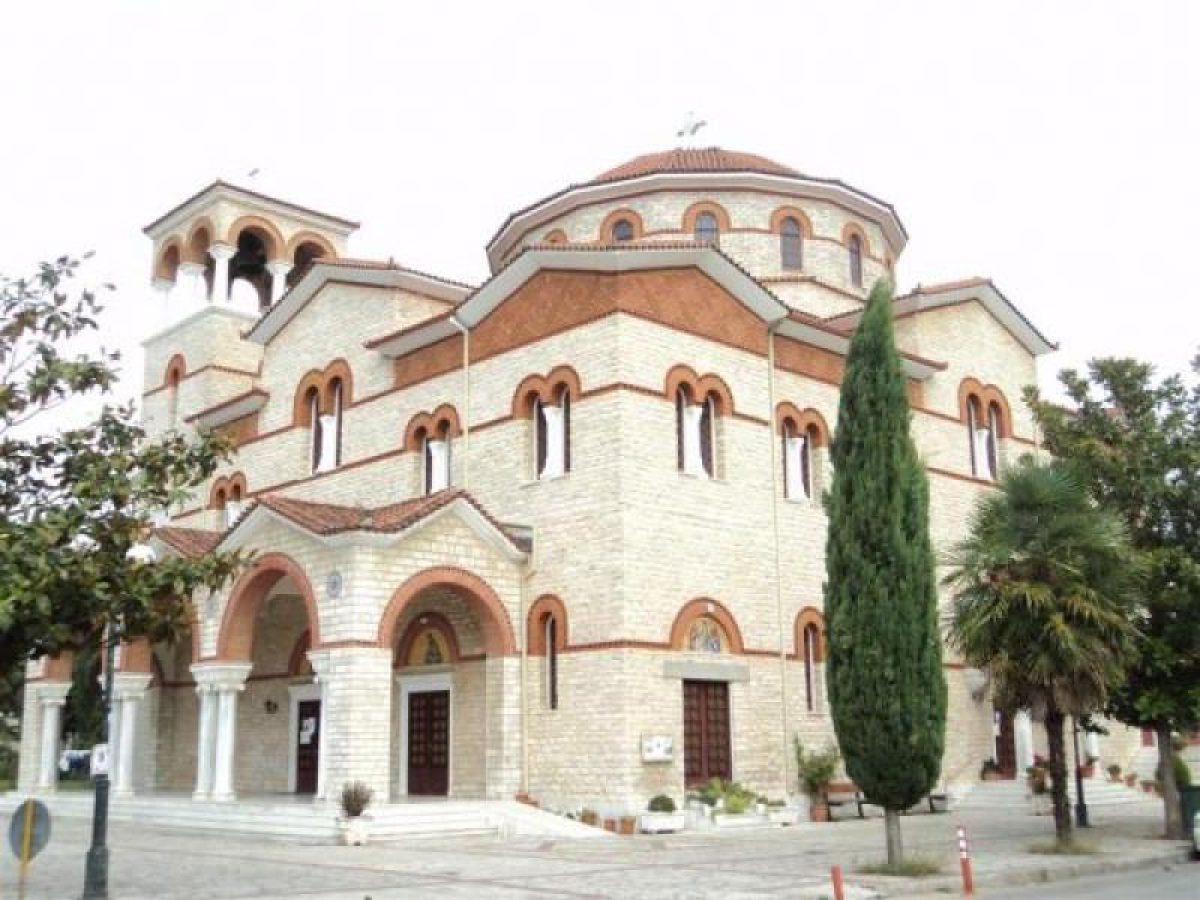 Αγρυπνία για τα Χριστούγεννα στο Άγιο Νεκτάριο Τρικάλων