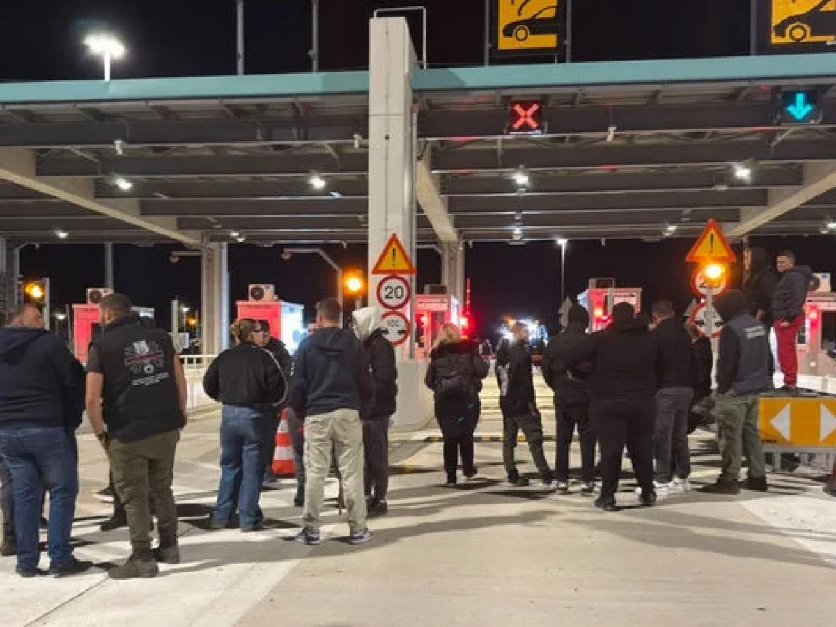 Αγρότες: Έκλεισε ξανά ο κόμβος του Πύργου – Πώς διεξάγεται η κυκλοφορία