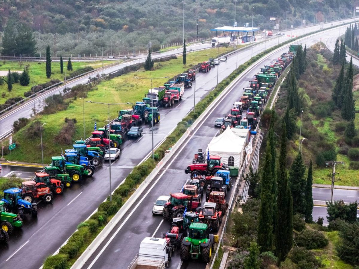 Αγρότες: Ημέρα αναδιάταξης για τη διέλευση των εκδρομέων – Εικόνα από τα μεγάλα μπλόκα