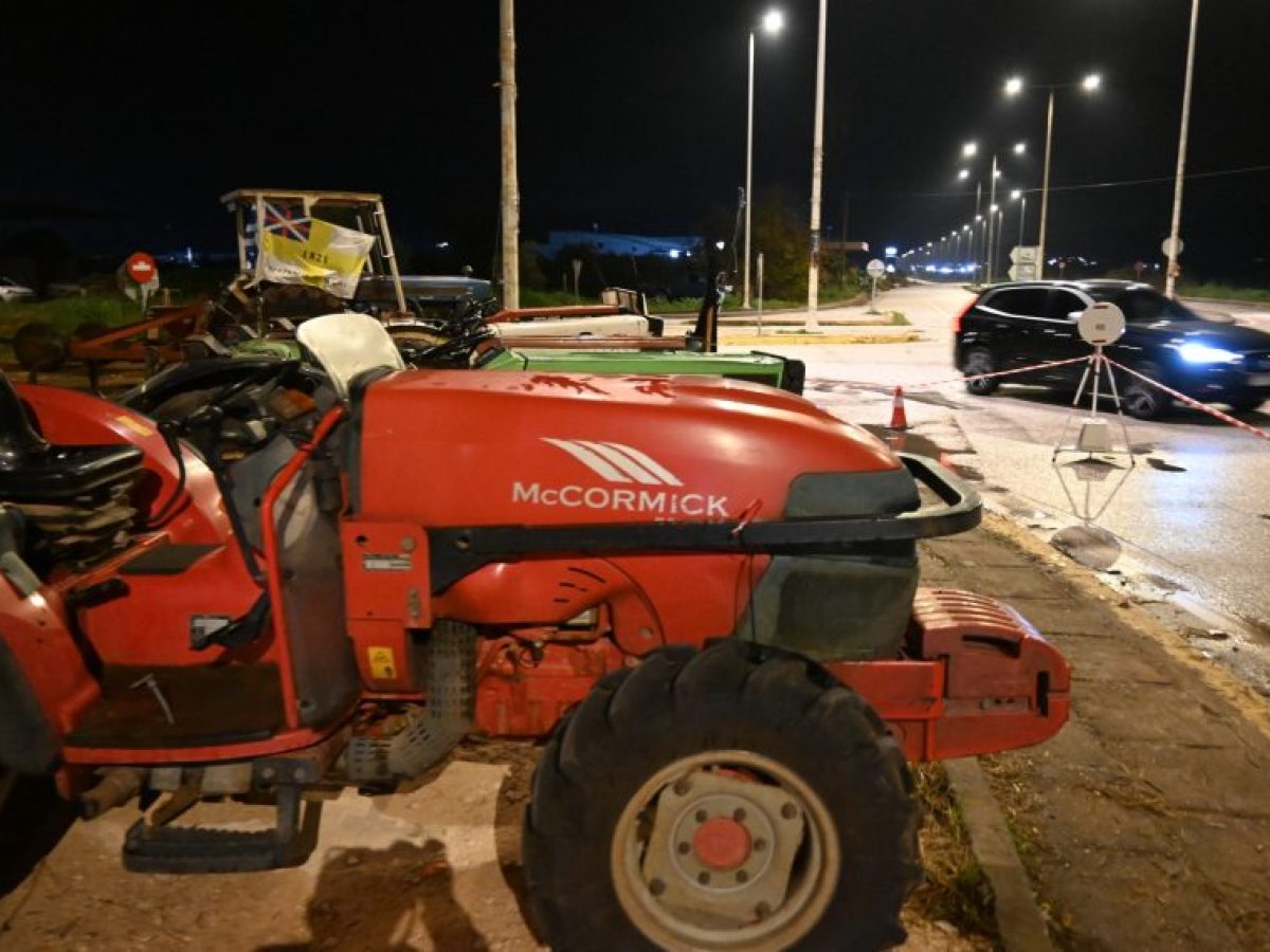 Αμετακίνητοι οι αγρότες: Ετοιμάζονται για Πρωτοχρονιά στους δρόμους