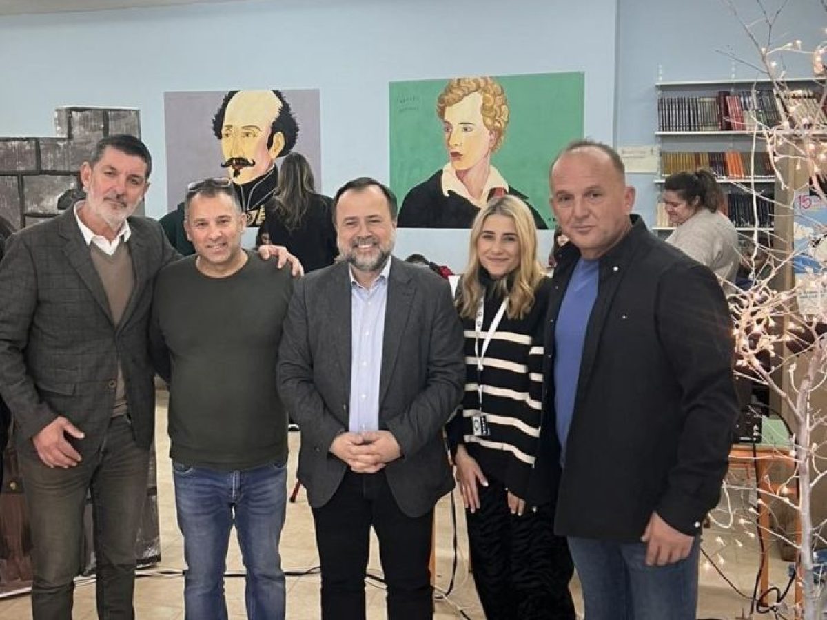 Αμφιλοχία: Εκπαιδευτική εκδήλωση «Υιοθετώ και Φωταγωγώ ένα Χριστουγεννιάτικο Δέντρο» από την Περιφέρεια