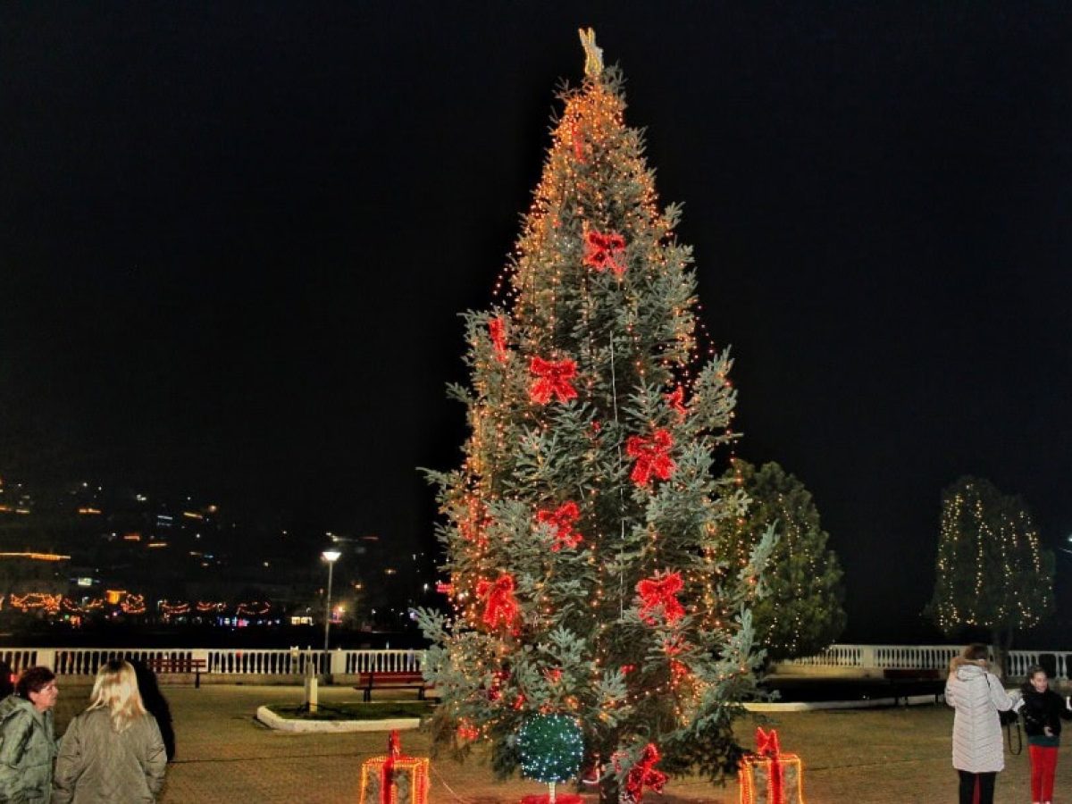 Αμφιλοχία: Με μουσική, χορό και δράσεις για τα παιδιά η φωταγώγηση του χριστουγεννιάτικου δέντρου