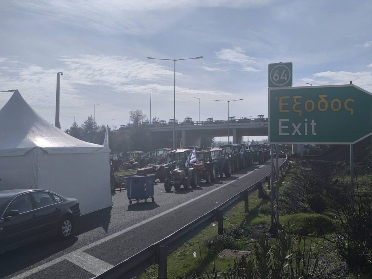 “Ανάπαυλα” στην κλιμάκωση και διευκόλυνση οδηγών λόγω Πρωτοχρονιάς στο μπλόκο της Νίκαιας