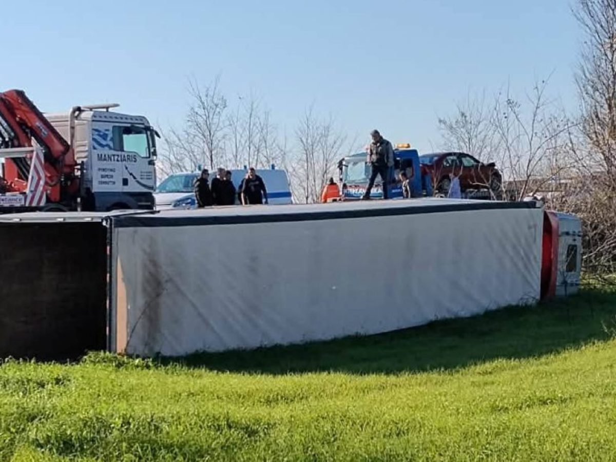 Ανατροπή νταλίκας στην παλαιά εθνική οδό Λάρισας – Βόλου