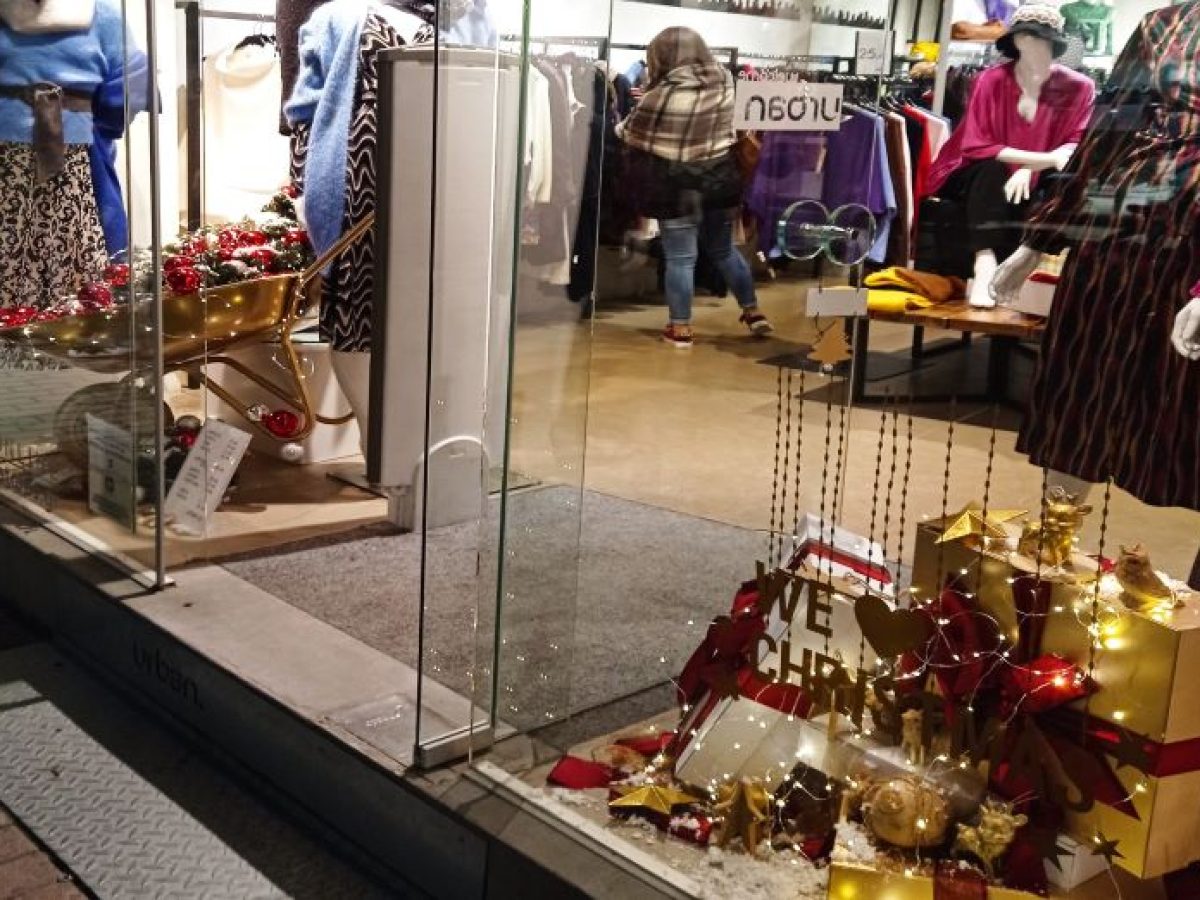 Ανοιχτά τα καταστήματα και τα σούπερ μάρκετ την τελευταία Κυριακή του χρόνου