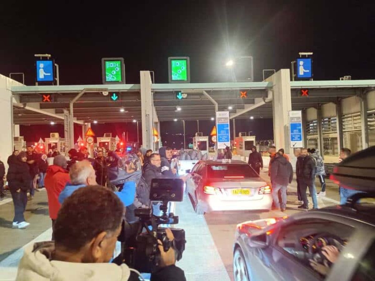 Ανοιγοκλείνουν διόδια, αλλά από αύριο ανοίγουν οι δρόμοι