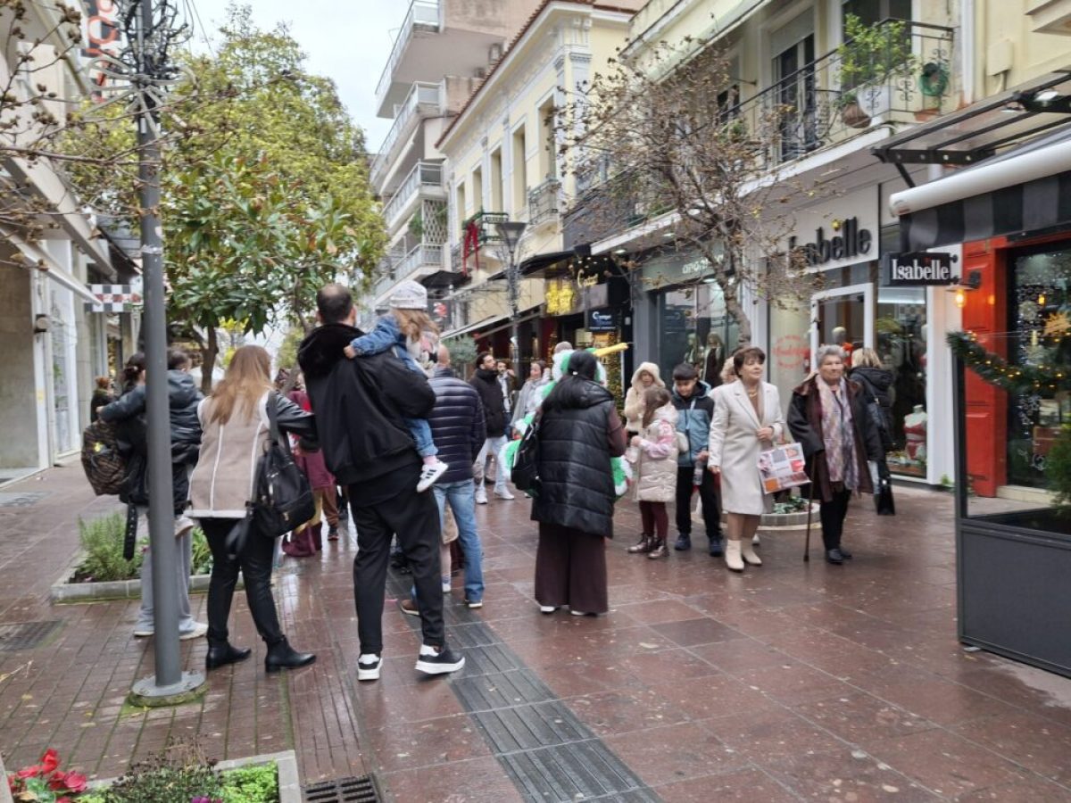 Ανοικτά ως τις 6 τα καταστήματα της Λιβαδειάς την παραμονή της Πρωτοχρονιάς