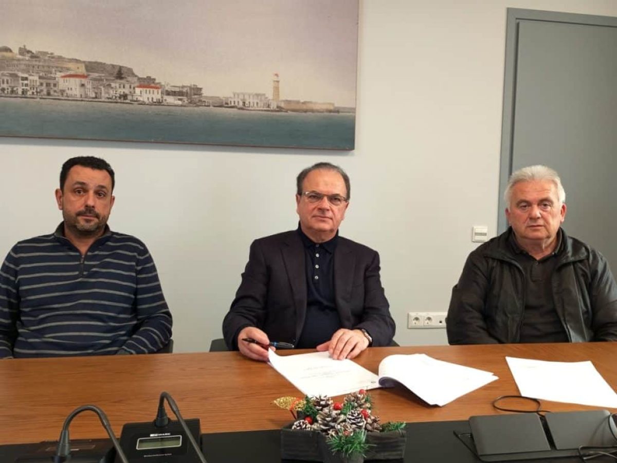 Αποκατάσταση πλακόστρωτου στην Αρκαδίου και ανάπλαση της πλατείας του Άδελε