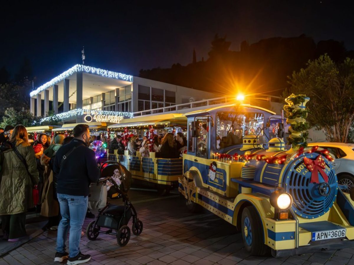 Αρχαία Ολυμπία: Μικροί και μεγάλοι έζησαν τη χριστουγεννιάτικη μαγεία