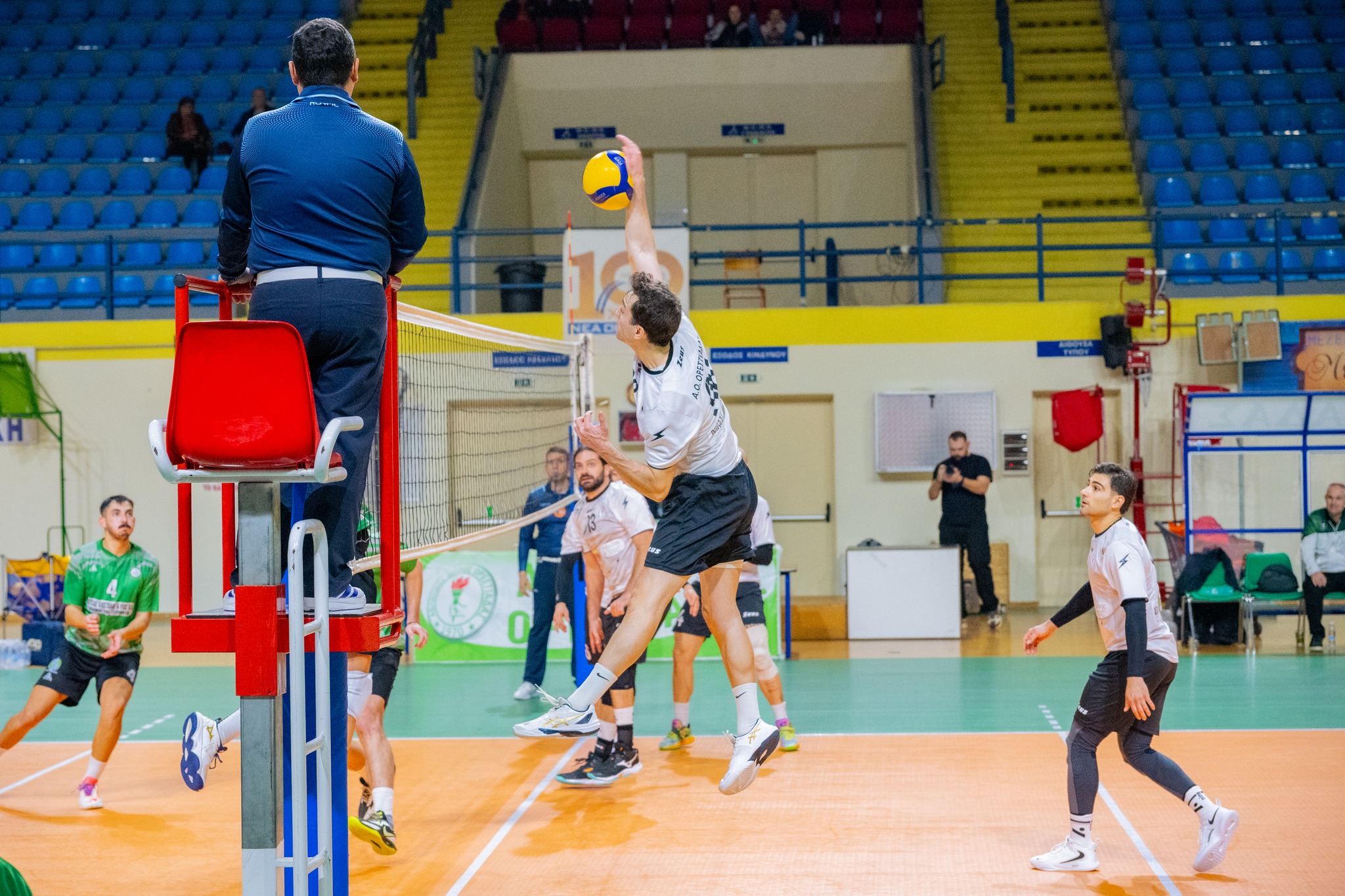 &Alpha;2-&Alpha;ndron-volei-entos-me