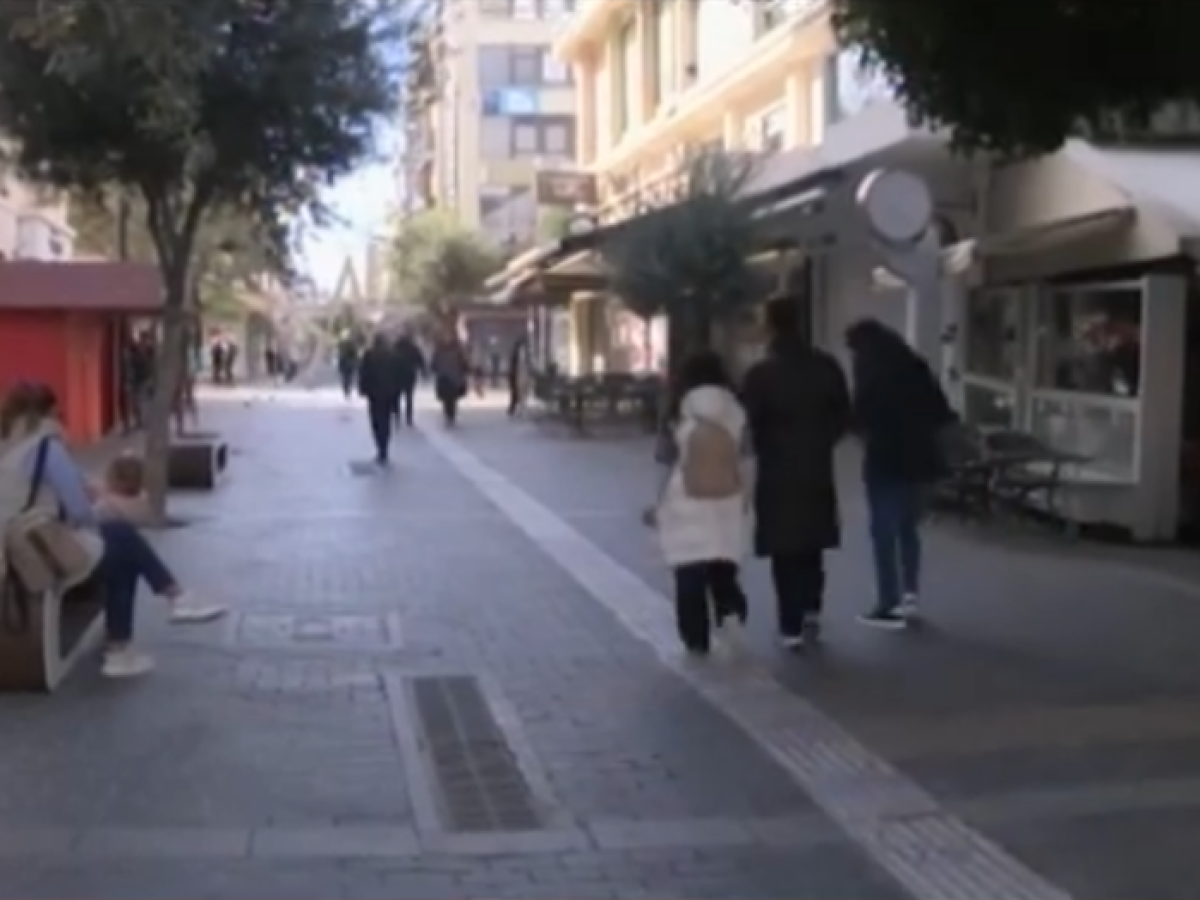 &Alpha;&gamma;&omicron;&rho;ά &Eta;&rho;&alpha;&kappa;&lambda;&epsilon;ί&omicron;&upsilon;: &Eta; &chi;&alpha;&lambda;&alpha;&rho;ή &Kappa;&upsilon;&rho;&iota;&alpha;&kappa;ή &kappa;&alpha;&iota; &omicron;&iota; &pi;&rho;&omicron;&sigma;&delta;&omicron;&kappa;ί&epsilon;&sigmaf;&hellip; &tau;&omega;&nu; &Phi;ώ&tau;&omega;&nu;