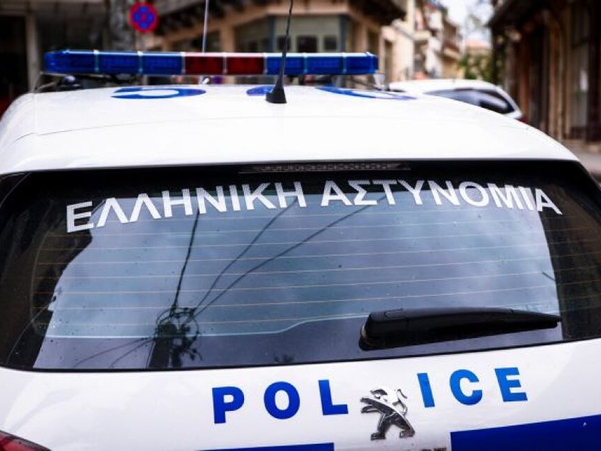 &Alpha;&gamma;&rho;ί&nu;&iota;&omicron;: Ά&nu;&delta;&rho;&alpha;&sigmaf; &epsilon;&iota;&sigma;έ&beta;&alpha;&lambda;&epsilon; &sigma;&tau;&omicron; &delta;&eta;&mu;&alpha;&rho;&chi;&epsilon;ί&omicron;, &epsilon;&pi;&iota;&tau;έ&theta;&eta;&kappa;&epsilon; &sigma;&tau;&omicron;&nu; &delta;ή&mu;&alpha;&rho;&chi;&omicron; &kappa;&alpha;&iota; &delta;ά&gamma;&kappa;&omega;&sigma;&epsilon; &upsilon;&pi;ά&lambda;&lambda;&eta;&lambda;&omicron;