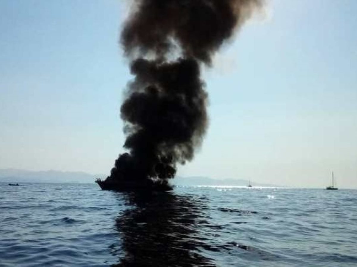 &Alpha;&lambda;&epsilon;&xi;&alpha;&nu;&delta;&rho;&omicron;ύ&pi;&omicron;&lambda;&eta;: &Phi;&omega;&tau;&iota;ά &sigma;&epsilon; &alpha;&lambda;&iota;&epsilon;&upsilon;&tau;&iota;&kappa;ό &sigma;&kappa;ά&phi;&omicron;&sigmaf; &kappa;&omicron;&nu;&tau;ά &sigma;&tau;&eta;&nu; &Sigma;&alpha;&mu;&omicron;&theta;&rho;ά&kappa;&eta; &mu;&epsilon; &pi;έ&nu;&tau;&epsilon; &psi;&alpha;&rho;ά&delta;&epsilon;&sigmaf; &ndash; &Epsilon;&pi;έ&mu;&beta;&alpha;&sigma;&eta; &tau;&omicron;&upsilon; &Lambda;&iota;&mu;&epsilon;&nu;&iota;&kappa;&omicron;ύ