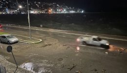 &Alpha;mfilochia-plimmirise-i-paraliaki-&ndash;