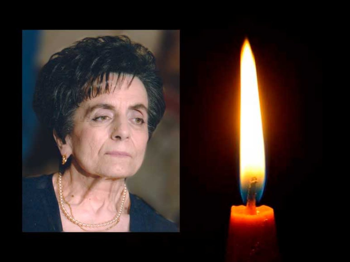 &Alpha;&pi;&epsilon;&beta;ί&omega;&sigma;&epsilon; &eta; &Kappa;&omega;&nu;&tau;&alpha;&nu;&tau;ί&nu;&alpha; &Pi;έ&pi;&pi;&alpha;