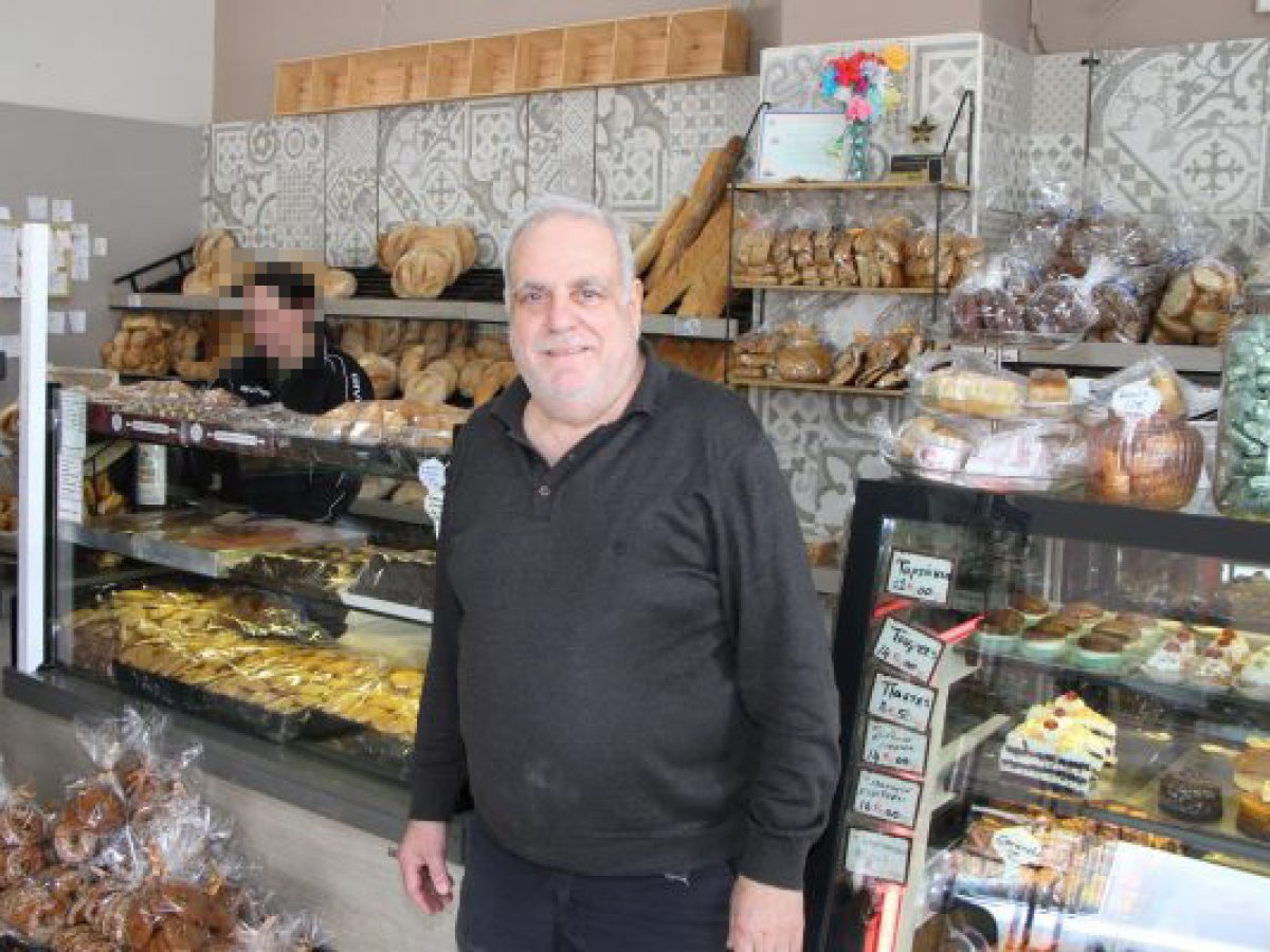 &Alpha;&pi;&epsilon;&beta;ί&omega;&sigma;&epsilon; &omicron; &Alpha;&nu;&tau;ώ&nu;&eta;&sigmaf; &Beta;&epsilon;&nu;&iota;ό&sigmaf;
