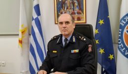 &Alpha;po-ton-pirgo-stin-diikisi