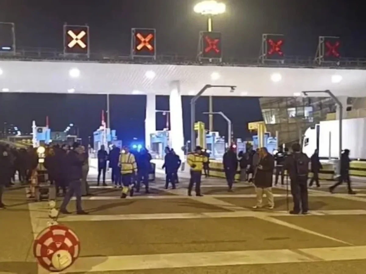 &Alpha;&pi;&omicron;&kappa;&lambda;&epsilon;&iota;&sigma;&mu;ό&sigmaf; &kappa;&alpha;&iota; ά&nu;&omicron;&iota;&gamma;&mu;&alpha; &tau;&omega;&nu; &delta;&iota;&omicron;&delta;ί&omega;&nu; &tau;&eta;&sigmaf; &Gamma;έ&phi;&upsilon;&rho;&alpha;&sigmaf; &Rho;ί&omicron;&upsilon; &ndash; &Alpha;&nu;&tau;&iota;&rho;&rho;ί&omicron;&upsilon; &alpha;&pi;ό &alpha;&gamma;&rho;ό&tau;&epsilon;&sigmaf;