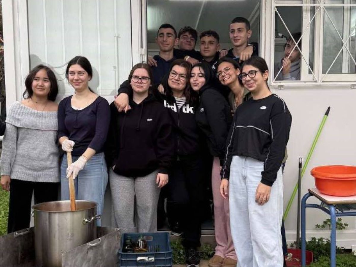 1ο Γυμνάσιο Ραφήνας: Μαθήματα ζωής μέσα από ένα κοινωνικό μαγείρεμα – rpn