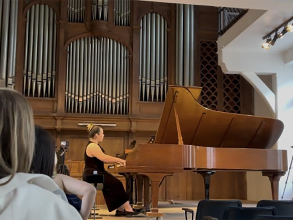 2025: Οι πιανίστριες με τα «χρυσά δάχτυλα» από τη Σαντορίνη κατακτούν τον κόσμο