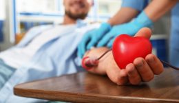 30-chronia-allilengiis-agapis-prosforas