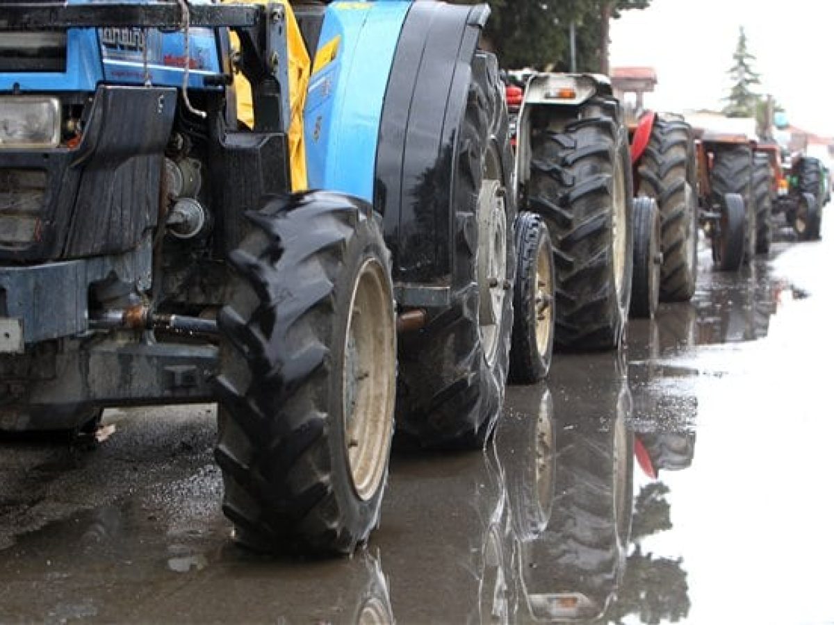48ωρες αγροτικές κινητοποιήσεις – Αποκλεισμοί δρόμων από το μπλόκο των Λακώνων αγροτών