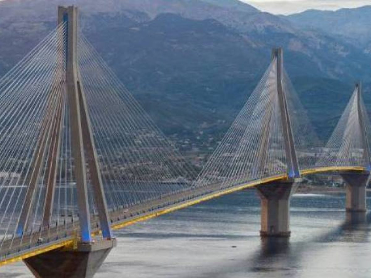 53χρονος επιχείρησε να πηδήξει από τη Γέφυρα Ρίου-Αντιρρίου