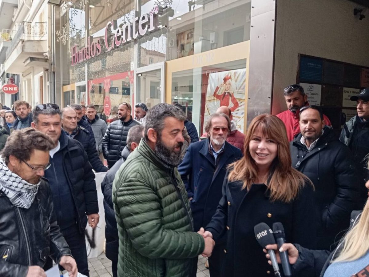 Aγρότες προς Παπακώστα: “Το σανό τον καλλιεργούμε, δεν τον τρώμε”