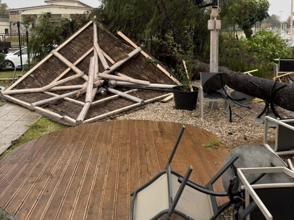 Aνεμοστρόβιλος “σάρωσε” το Μεσολόγγι-Εκτεταμένες ζημιές