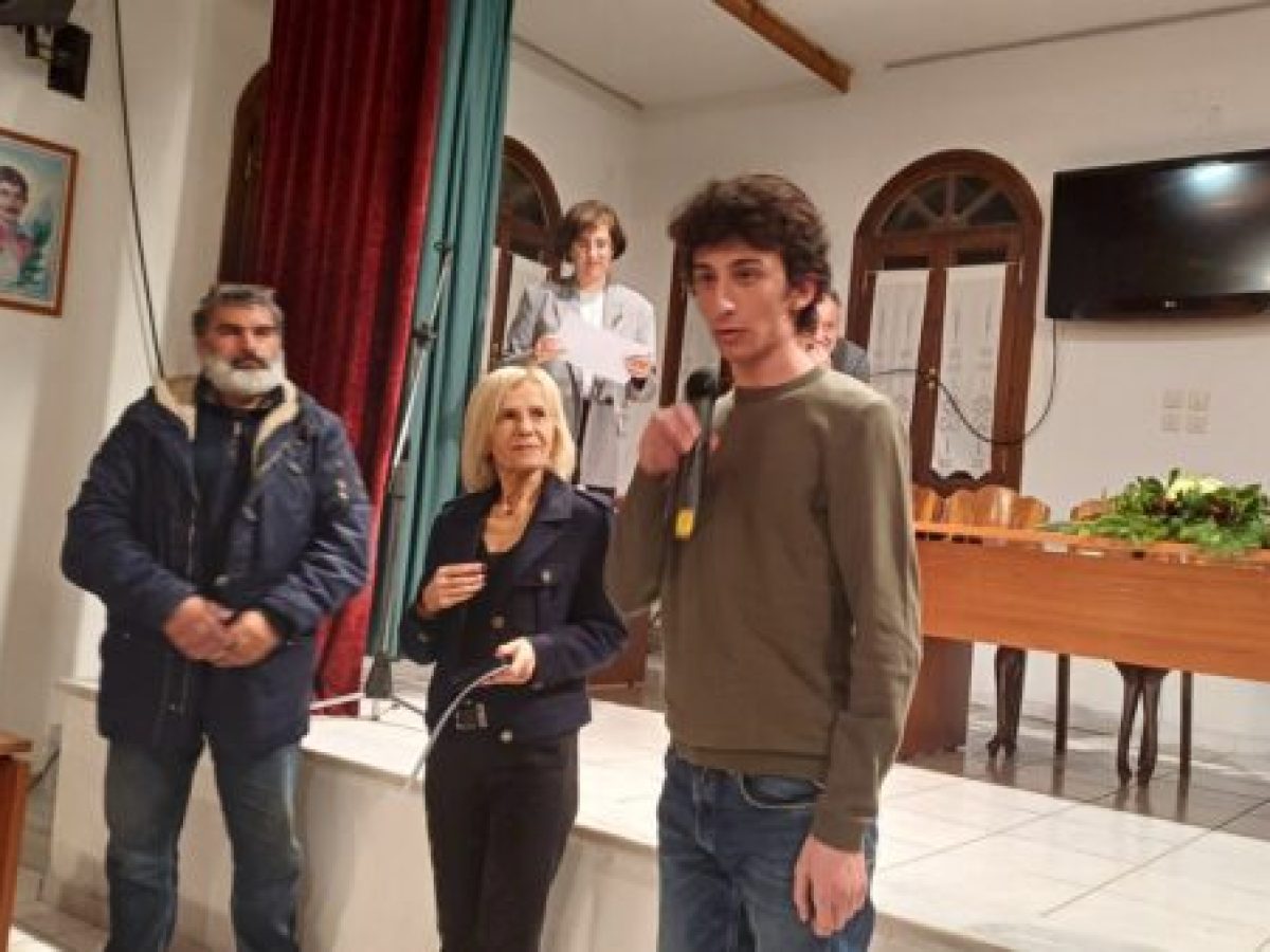 Bραβεύτηκαν οι επιτυχόντες των Πανελληνίων Εξετάσεων στον Δήμο Διστόμου-Αράχωβας-Αντίκυρας