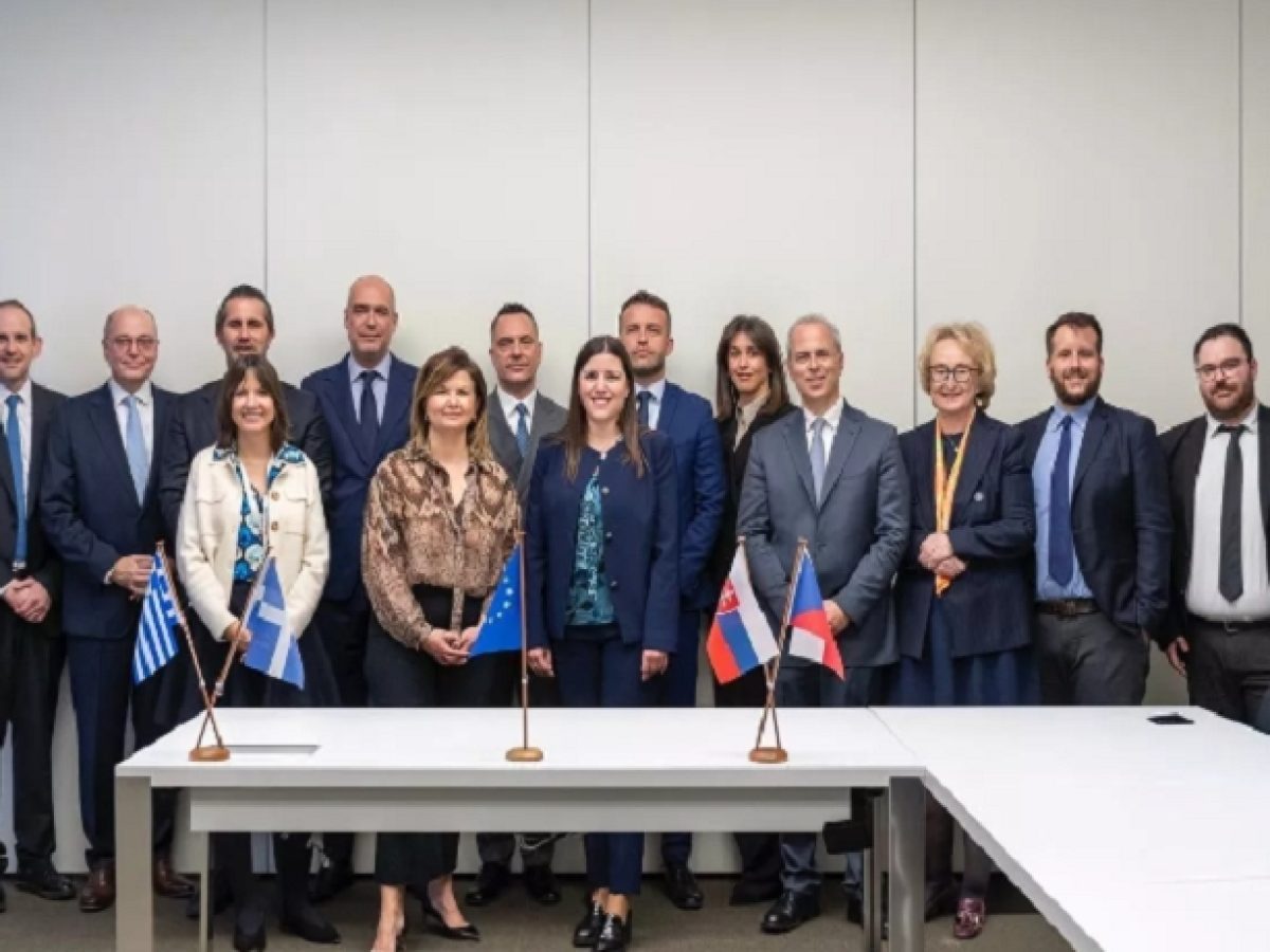 CSG &ndash; &Epsilon;&Alpha;&Sigma;: Έ&pi;&epsilon;&sigma;&alpha;&nu; &omicron;&iota; &upsilon;&pi;&omicron;&gamma;&rho;&alpha;&phi;έ&sigmaf; &gamma;&iota;&alpha; &tau;&eta; &sigma;ύ&sigma;&tau;&alpha;&sigma;&eta; &tau;&eta;&sigmaf; &kappa;&omicron;&iota;&nu;&omicron;&pi;&rho;&alpha;&xi;ί&alpha;&sigmaf; Hellenic Ammunition &sigma;&tau;&omicron; &Lambda;&alpha;ύ&rho;&iota;&omicron;