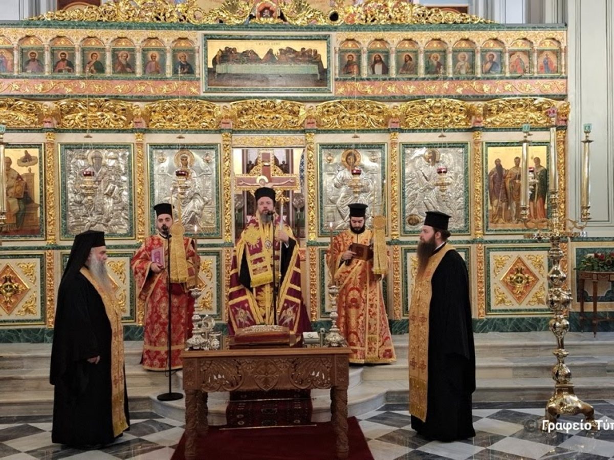 H πρωτοχρονιάτικη πίτα της Μητρόπολης σε Μεσολόγγι και Αγρίνιο