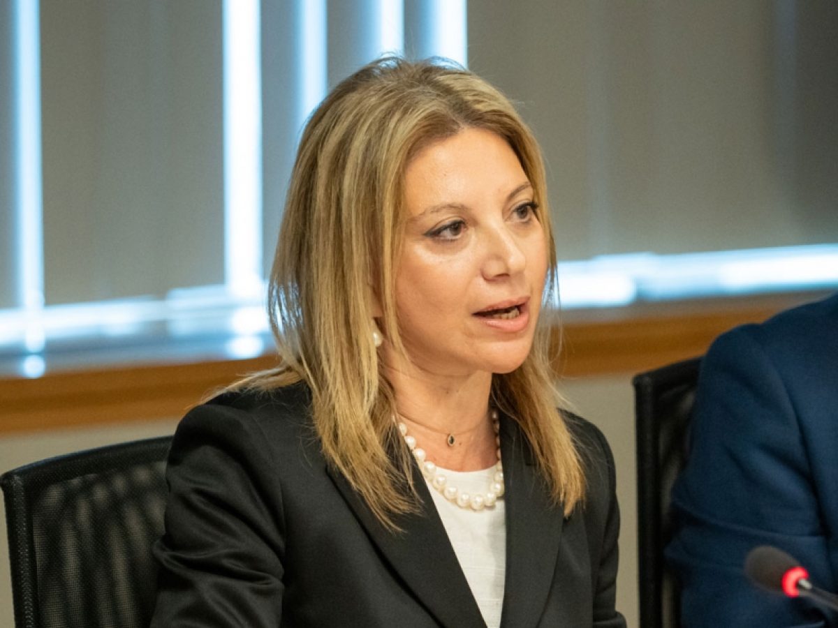 Kαρυστιανού στην Καθημερινή: Τα ήρεμα νερά δεν συνάδουν με τα εθνικά συμφέροντα – Εκτός ο Φαραντούρης