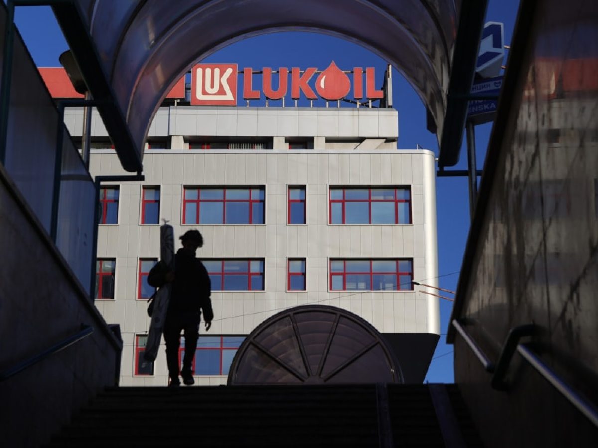 Lukoil συμφωνεί κατ’ αρχήν με την Carlyle για πώληση διεθνών περιουσιακών στοιχείων 22 δισ. δολαρίων