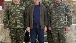O-davakis-apanta-gia-to
