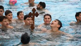 Oi-&Alpha;charnes-timisan-Ta-Άgia