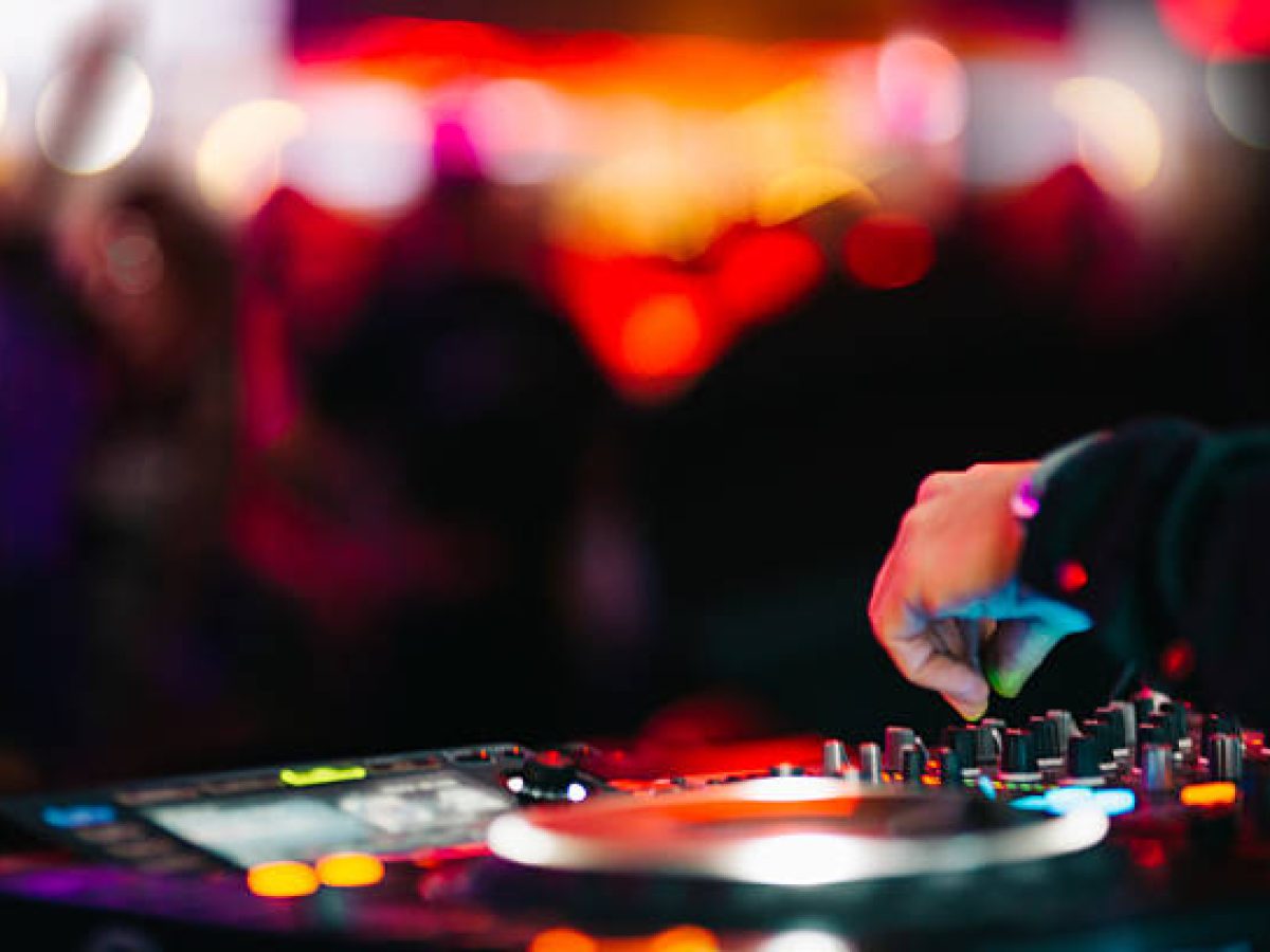 Street Party στο Άνω Καλαμάκι: O κακός καιρός τους χάλασε πάλι τα σχέδια