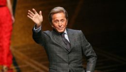 Valentino-Garavani-se-laiko-proskinima-3