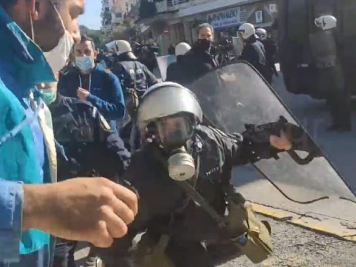 Αυτά μόνο στα Χανιά… 5 χρόνια μετά την καραντίνα, δικάζονται για “παράνομη” συγκέντρωση για τον Γρηγορόπουλο που διαλύθηκε με συλλήψεις