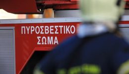 aftokinito-epese-sto-gkremo